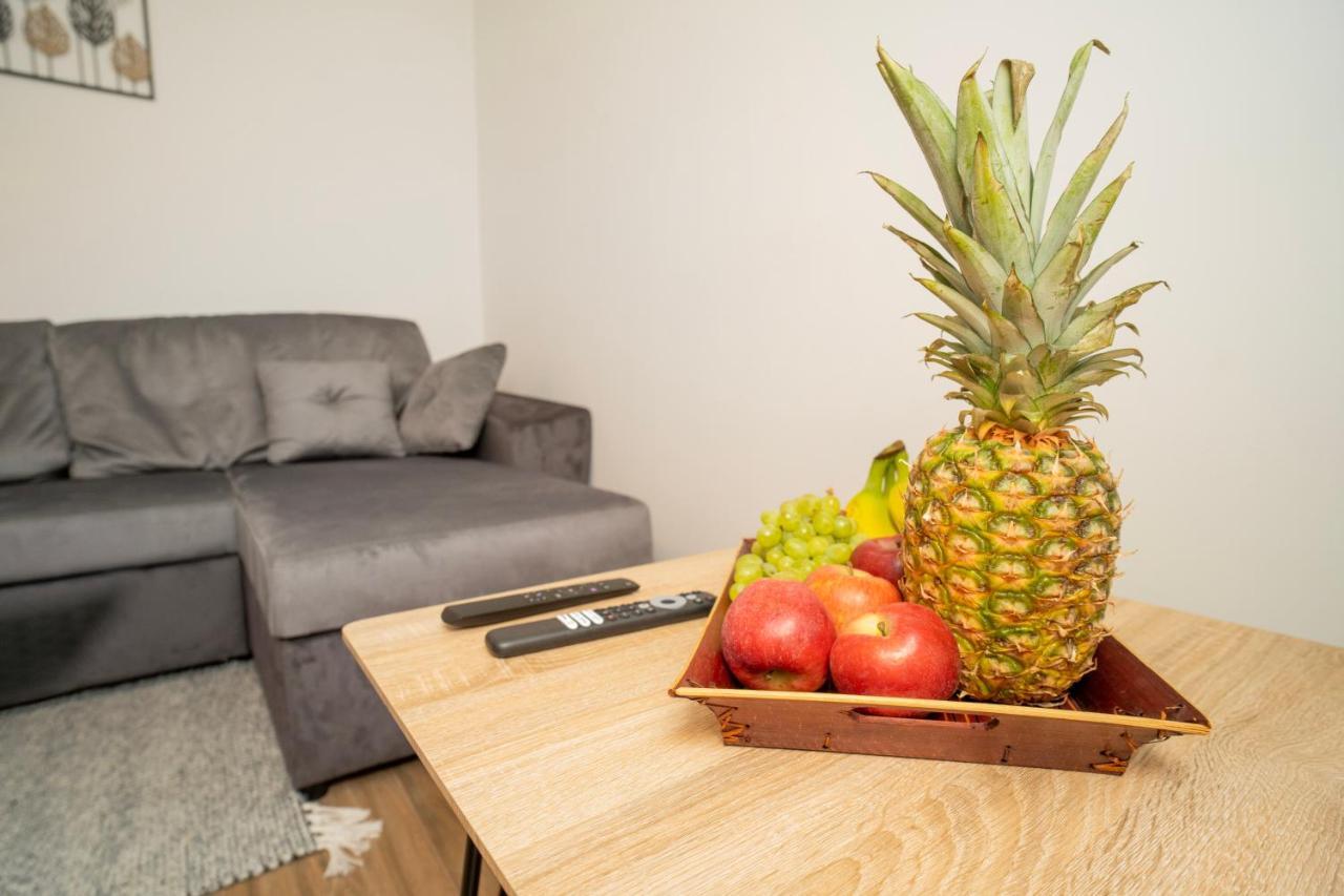 Downhill Apartment On The Groundfloor Каунас Экстерьер фото
