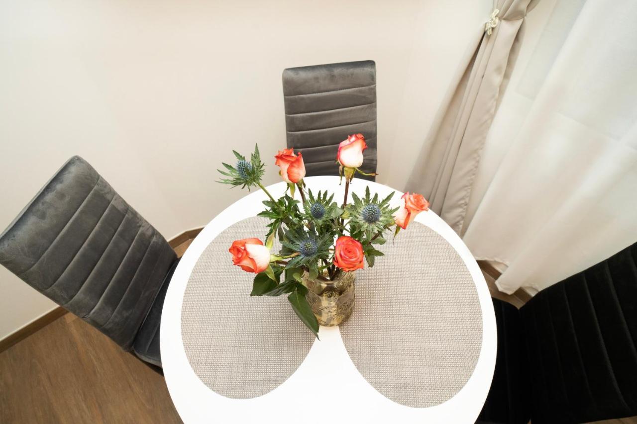 Downhill Apartment On The Groundfloor Каунас Экстерьер фото